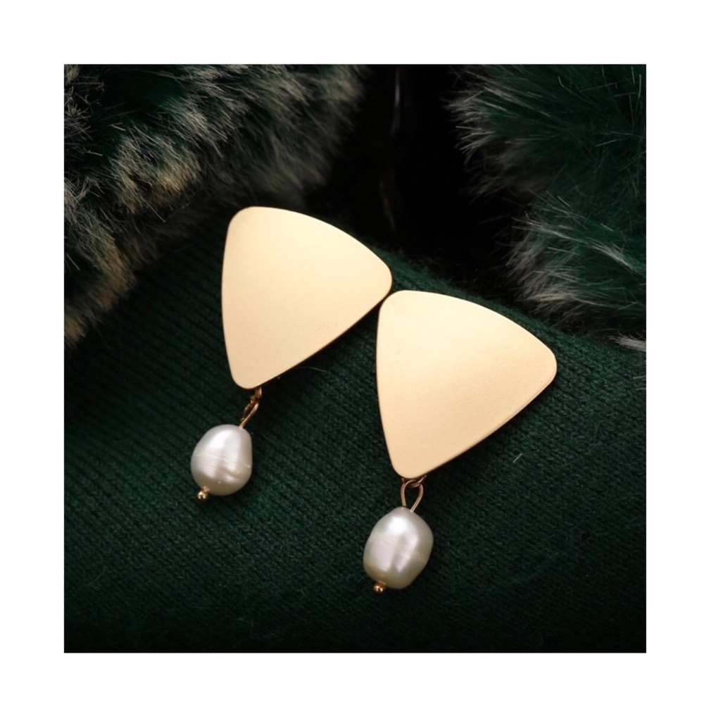 ❤️ NWT Fresh pearl Earrings